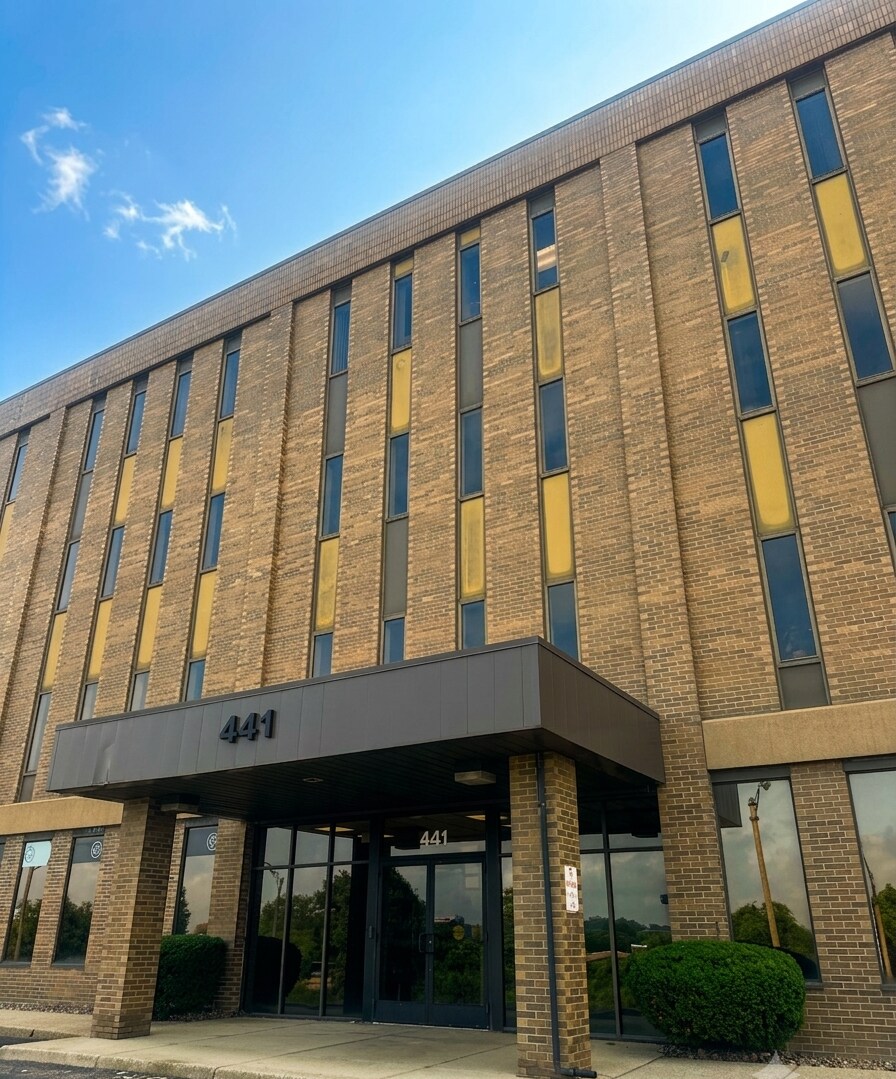 441 Wolf Ledges Pky, Akron, OH à louer Photo de l’immeuble– Image 1 sur 7