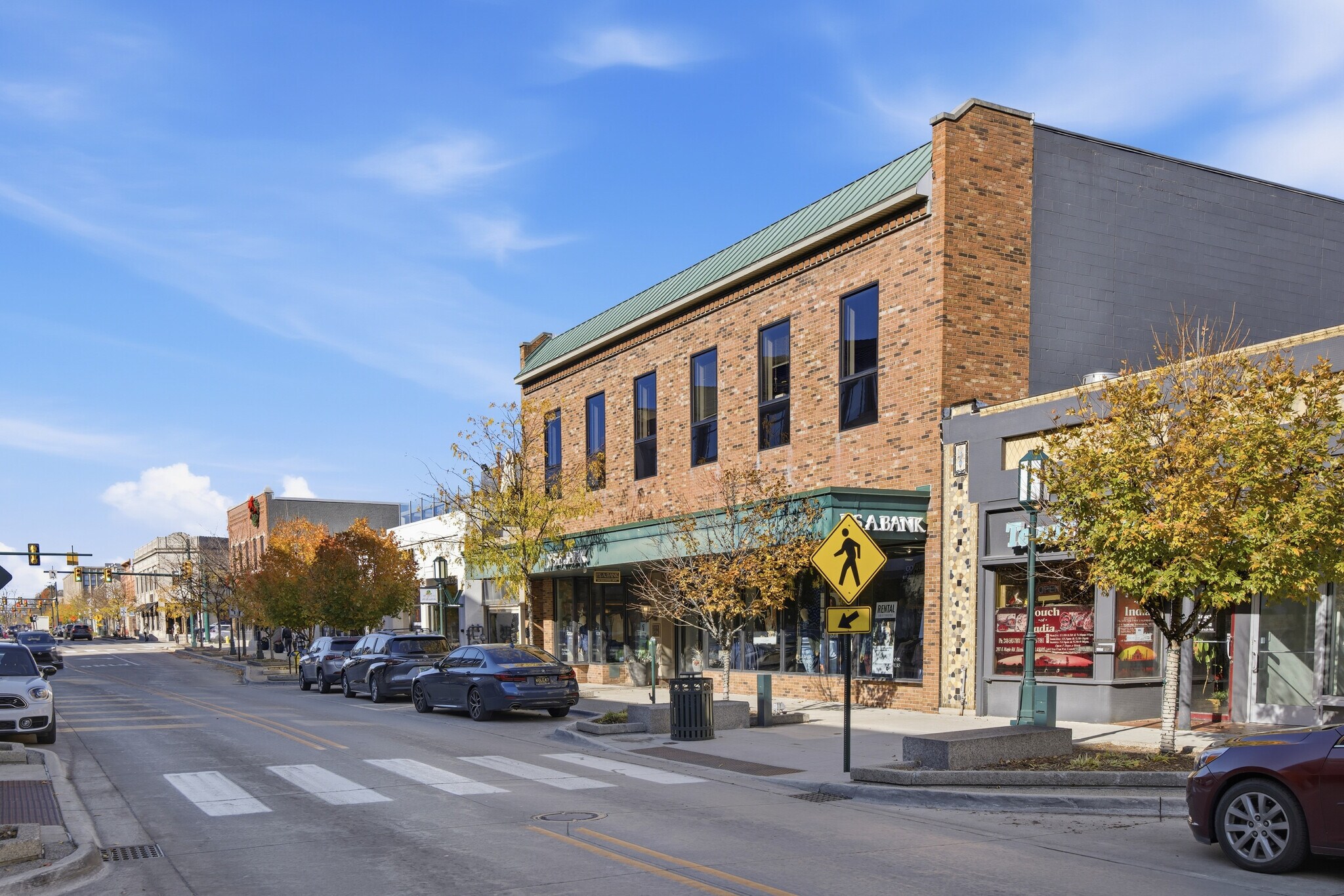 261-275 E Maple Rd, Birmingham, MI à louer Photo principale– Image 1 sur 17