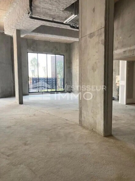 Local commercial dans Bagneux à louer - Photo de l’immeuble – Image 3 sur 4