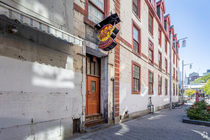 120 Rue De La Gauchetière O, Montréal, QC à vendre - Photo de l’immeuble – Image 3 sur 4