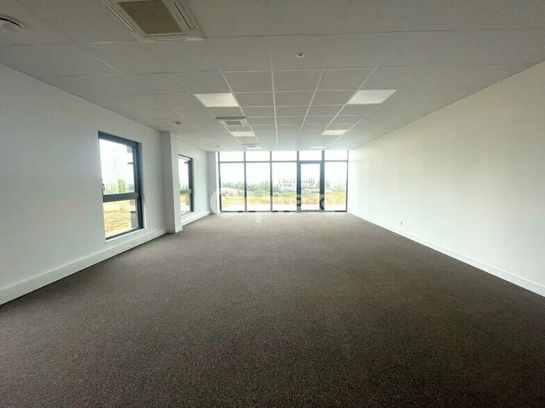 Bureau dans Saint-Quentin à louer - Photo intérieure – Image 3 sur 6