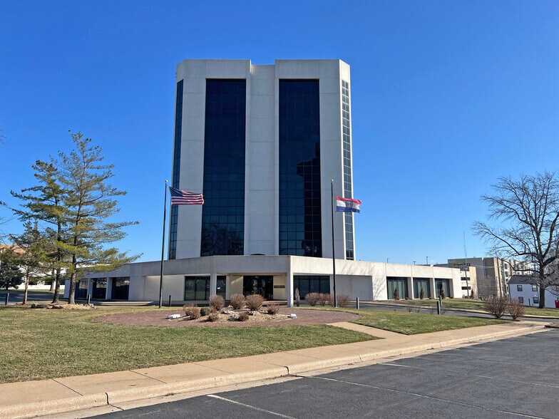 300 John Q. Hammons Pky, Springfield, MO à louer - Photo principale – Image 1 sur 10