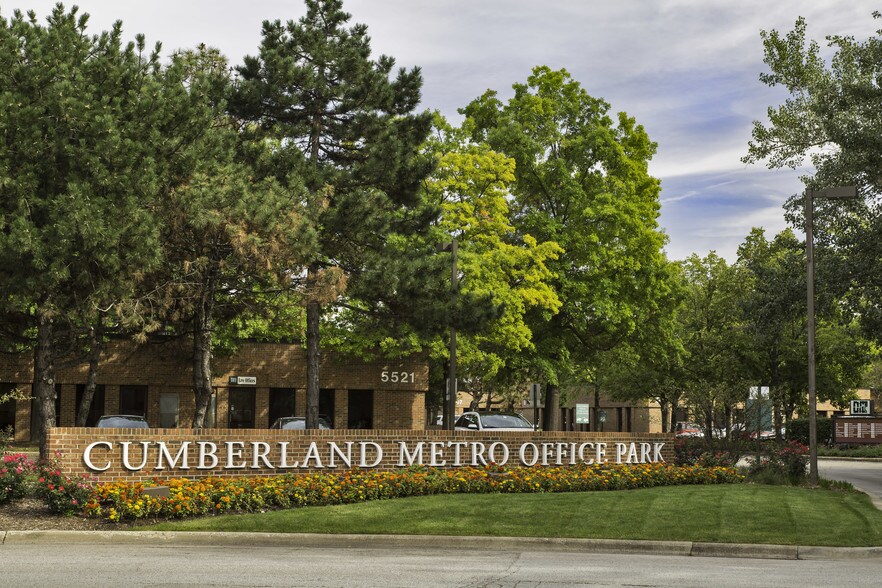 5511 N Cumberland Ave, Chicago, IL à vendre - Photo de l’immeuble – Image 2 sur 7