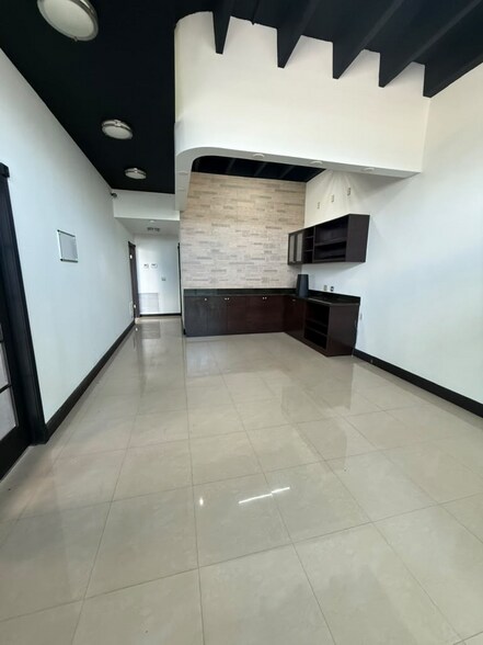 7227 Bird Rd, Miami, FL à louer - Photo de l’immeuble – Image 3 sur 21