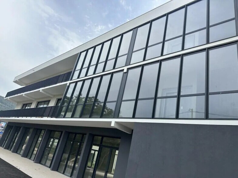 Bureau dans Aubagne à louer - Photo de l’immeuble – Image 2 sur 12