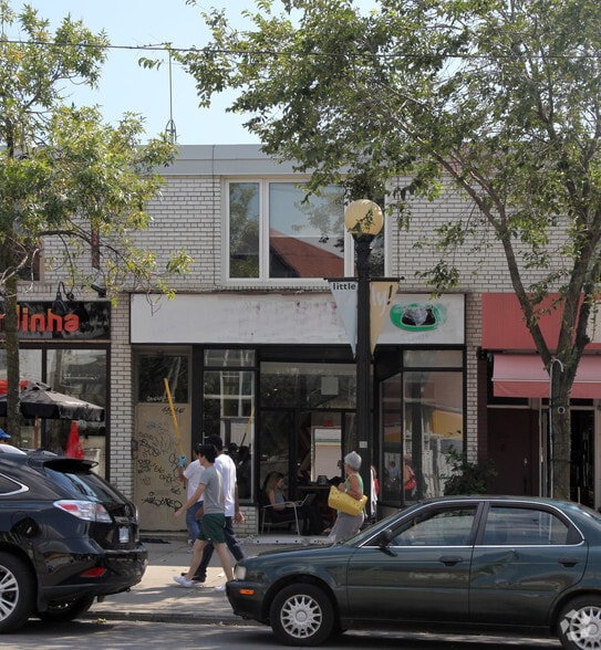 709 College St, Toronto, ON à louer - Photo principale – Image 1 sur 2
