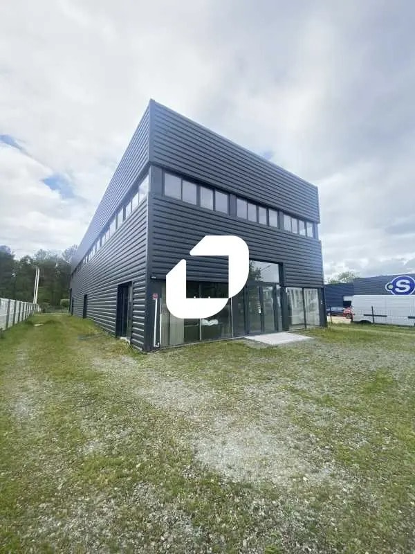 Plus de détails pour Bureau, Local commercial à louer