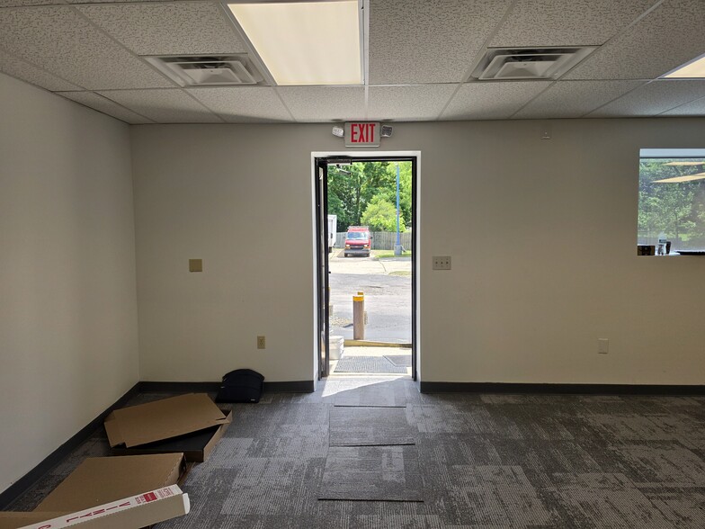 455 E Grand River Ave, Brighton, MI à louer - Photo intérieure – Image 3 sur 5