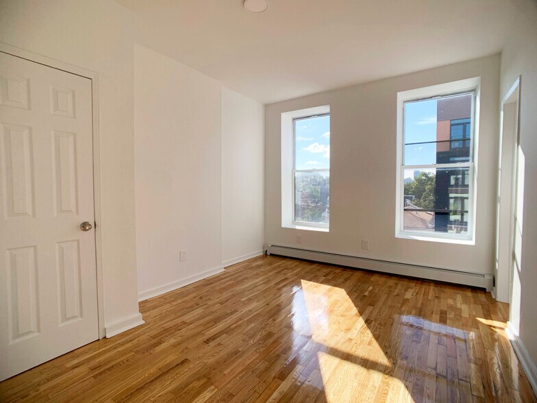 293 Tompkins Ave, Brooklyn, NY à vendre - Photo de l’immeuble – Image 3 sur 11