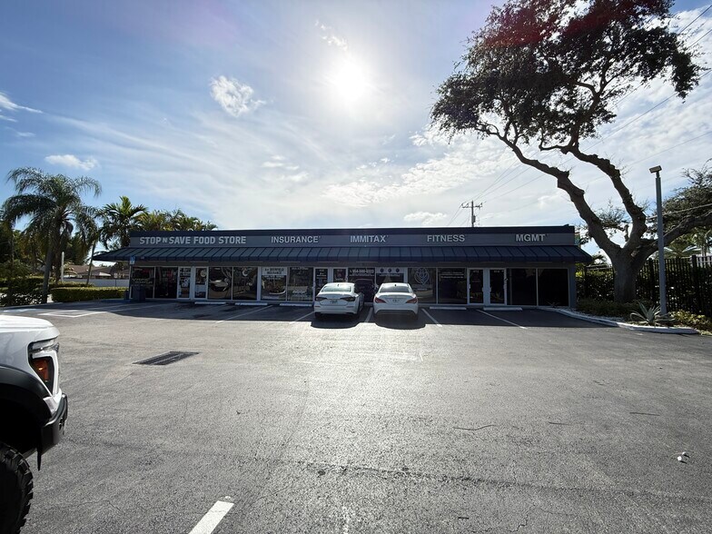 404-414 S Powerline Rd, Deerfield Beach, FL à louer - Photo de l’immeuble – Image 2 sur 8