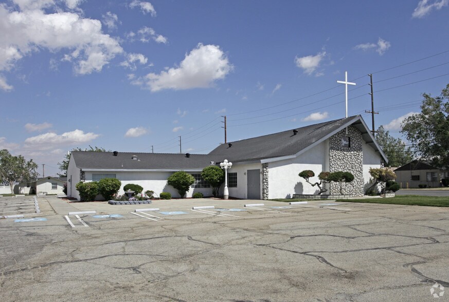 859 E Avenue Q, Palmdale, CA à vendre - Photo de l’immeuble – Image 3 sur 3