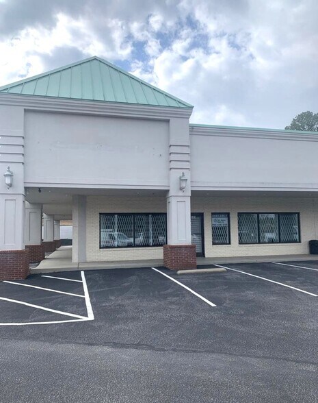 511 NC 210 N, Spring Lake, NC à louer - Photo de l’immeuble – Image 1 sur 4