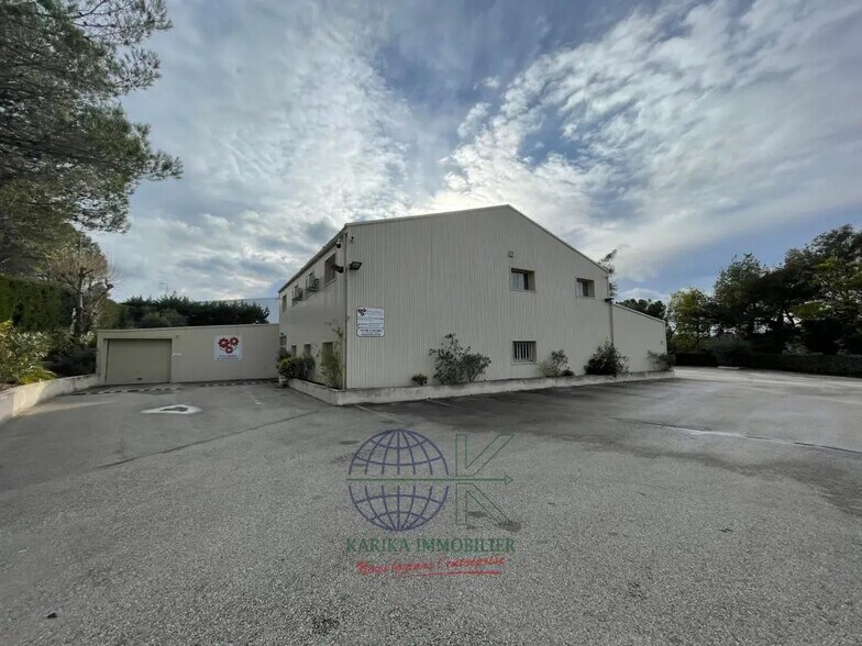 Local d'activités dans Roquebrune-sur-Argens à vendre - Photo de l’immeuble – Image 1 sur 20