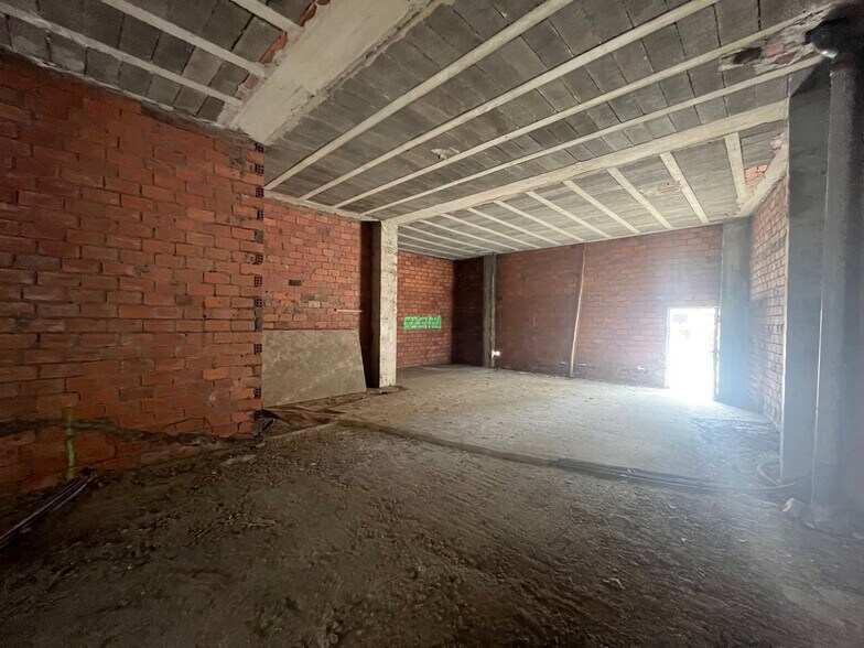 Avenida Naturais de Fene, 8, Fene, La Coruna à vendre - Photo de l’immeuble – Image 2 sur 5