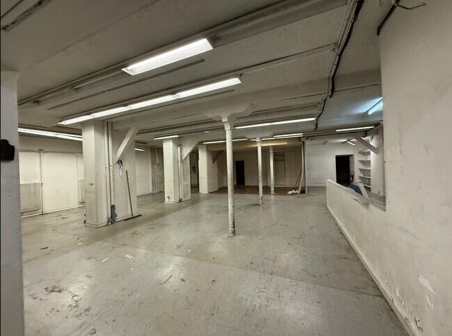 Plus de détails pour Local commercial à louer