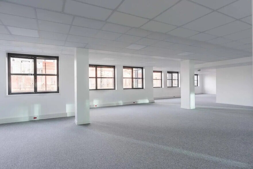 Bureau dans Levallois-Perret à louer - Photo de l’immeuble – Image 1 sur 7