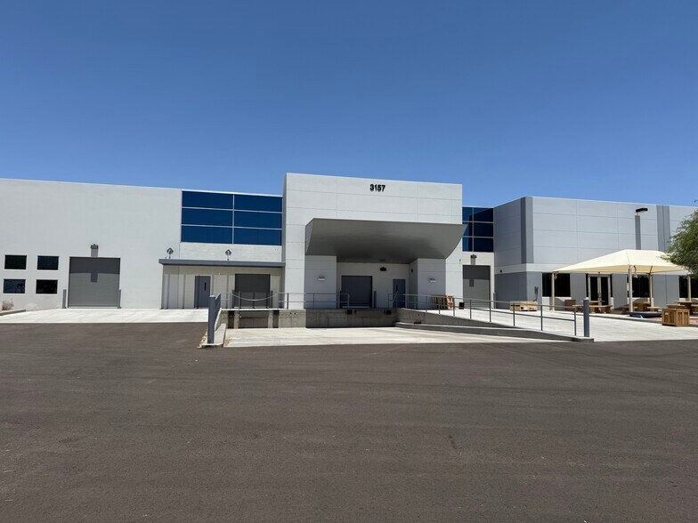 3157 E Elwood St, Phoenix, AZ à louer - Photo de l’immeuble – Image 3 sur 5