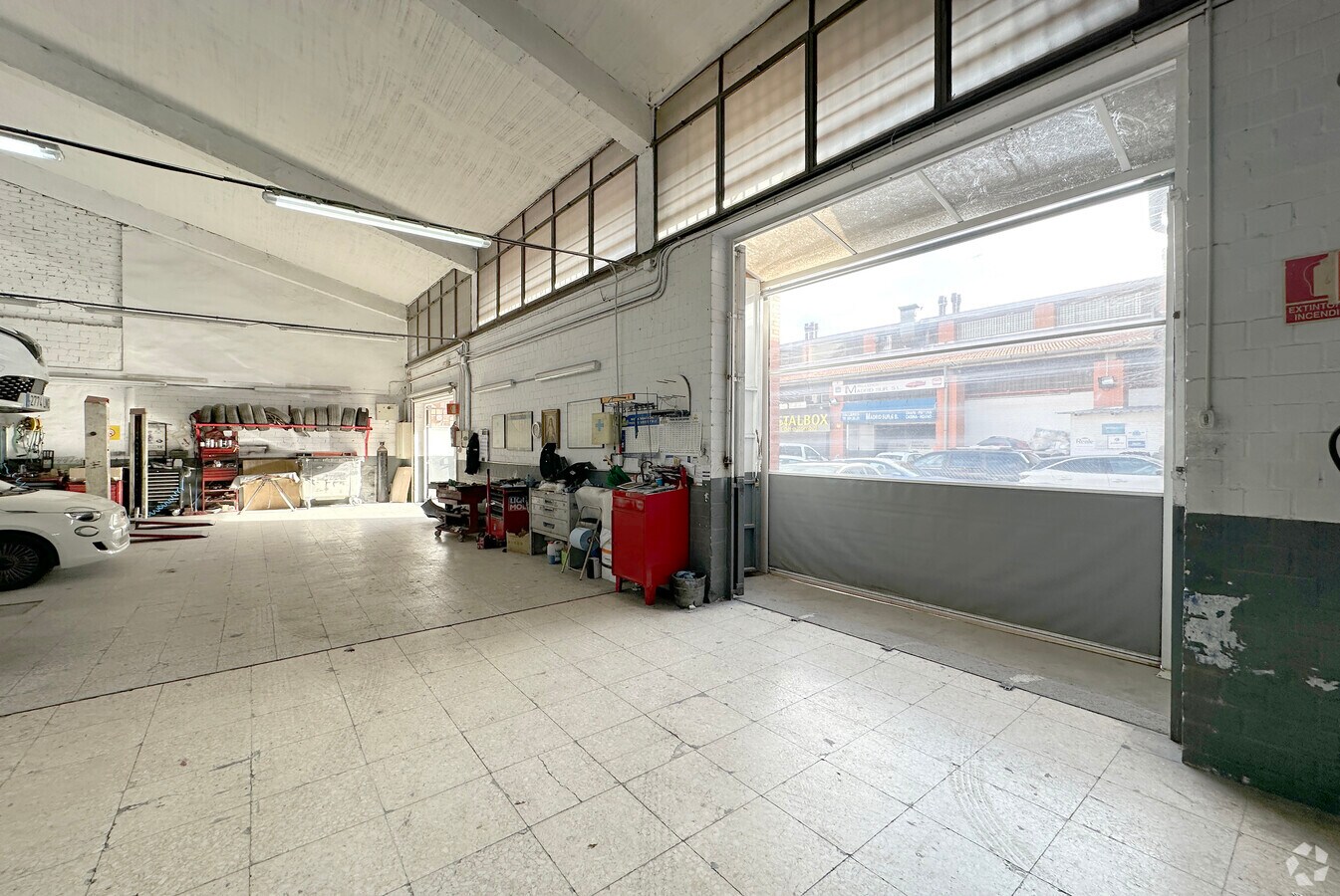 Madrid, MAD 28038 - Lot Puerta 30 -  - Photo intérieure - Image 1 of 6