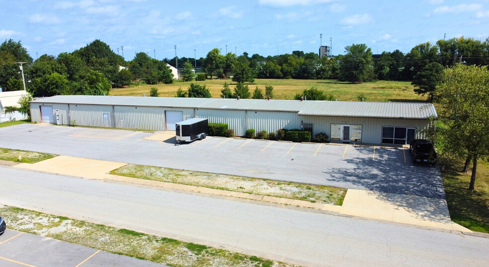 908 SE 21st St, Bentonville, AR à louer - Photo de l’immeuble – Image 3 sur 13