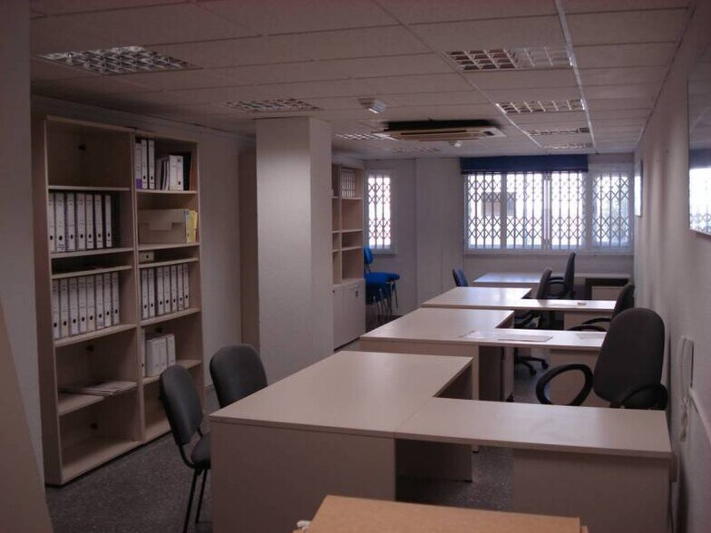 Bureau dans El Ejido, Almería à louer - Photo de l’immeuble – Image 3 sur 6
