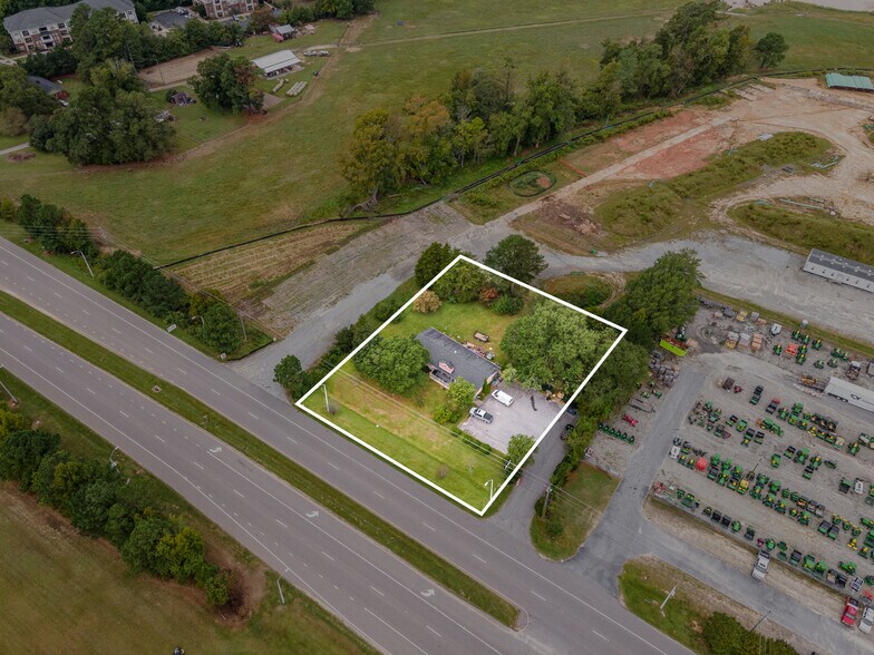2136 N Main St, Fuquay-Varina, NC à vendre - Photo principale – Image 1 sur 25