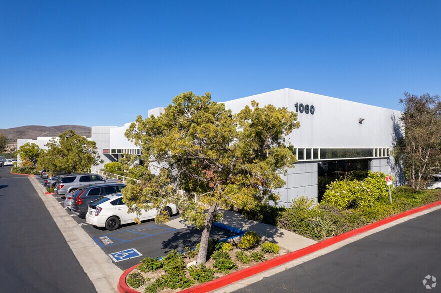 1060 Calle Negocio, San Clemente, CA à louer - Photo de l’immeuble – Image 3 sur 8