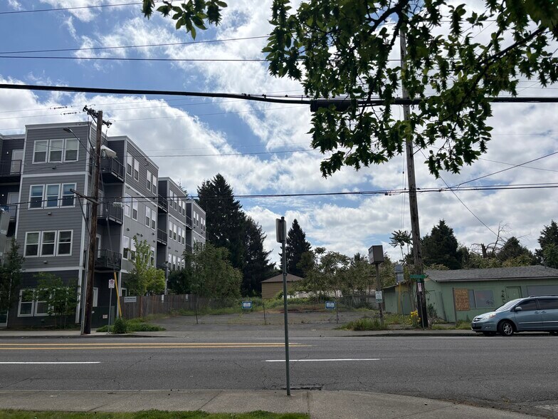 5844 E Burnside St, Portland, OR à vendre - Photo de l’immeuble – Image 2 sur 9