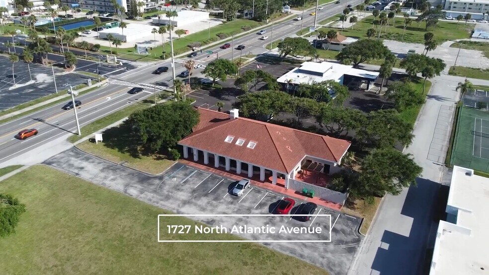 1727 N Atlantic Ave, Cocoa Beach, FL à vendre - Vidéo sur l’annonce professionnelle – Image 2 sur 36