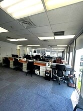 75 Lincoln Hwy, Iselin, NJ à louer Photo intérieure– Image 1 sur 8