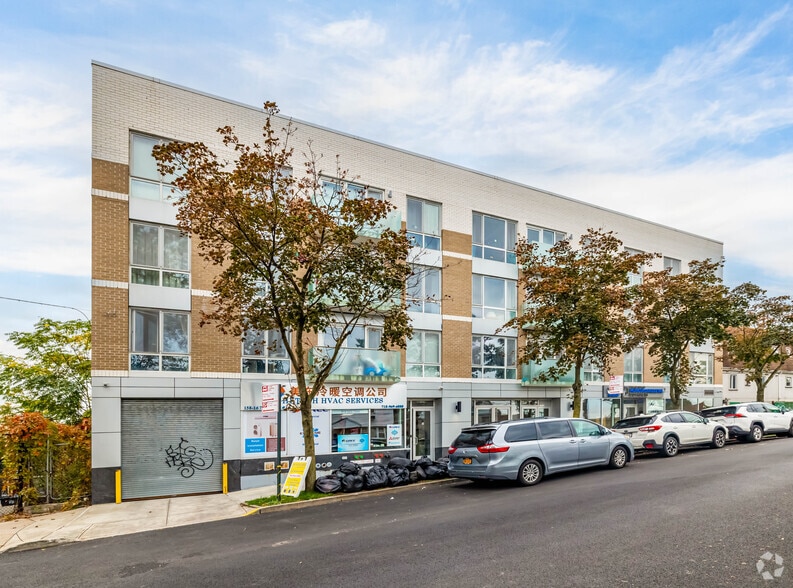 Fresh Meadows, NY portefeuille de 2 biens à vendre sur LoopNet.fr - Photo principale – Image 1 sur 1