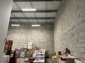 Local d'activités dans Latresne à vendre Photo intérieure– Image 1 sur 2