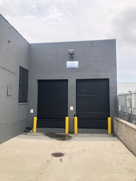 608 Main St, Westbury, NY à louer - Photo de l’immeuble – Image 3 sur 5