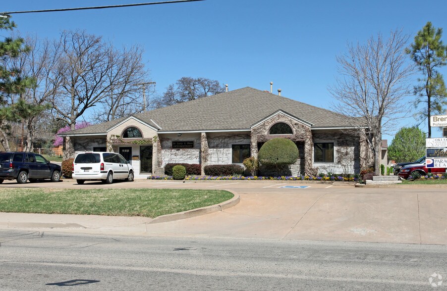 501 E 15th St, Edmond, OK à louer - Photo de l’immeuble – Image 2 sur 12