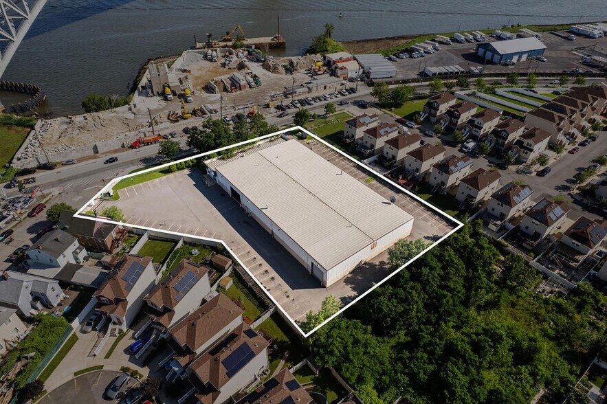 2400 Richmond Ter, Staten Island, NY à louer - Photo de l’immeuble – Image 2 sur 22