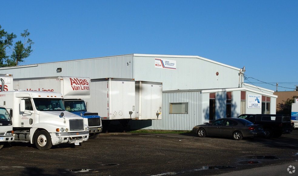 3955 Eastbourne Dr, Syracuse, NY à louer - Photo principale – Image 1 sur 2