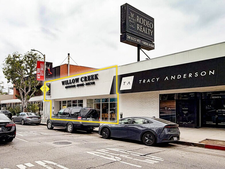 12345 Ventura Blvd, Studio City, CA à louer - Photo de l’immeuble – Image 1 sur 5