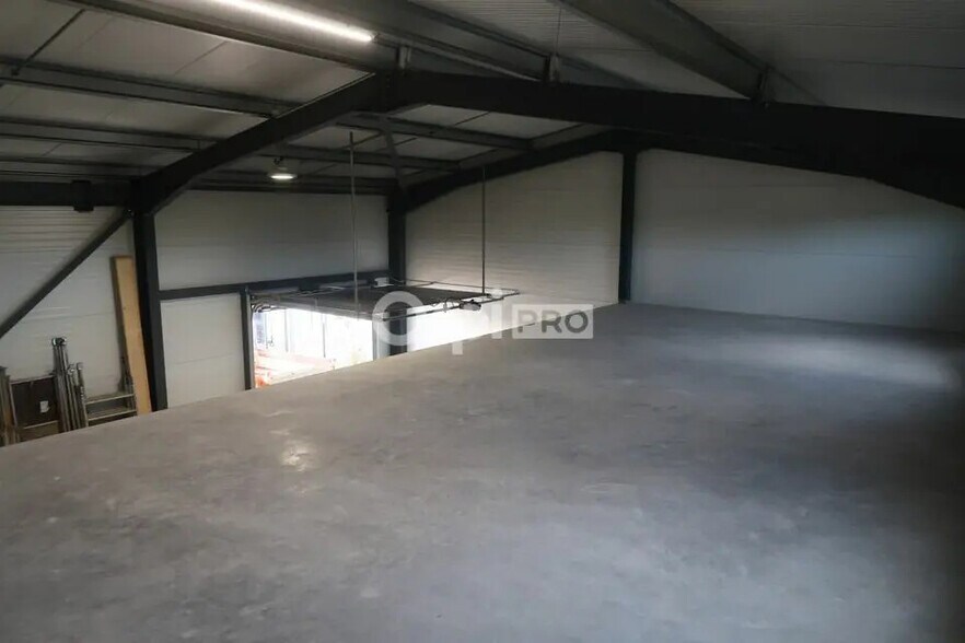 Local d’activités dans Le Thor à louer - Photo de l’immeuble – Image 3 sur 10