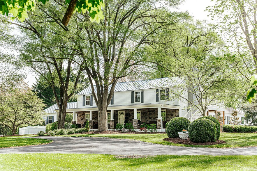 1329 Commerce Rd, Staunton, VA à vendre - Photo principale – Image 2 sur 71