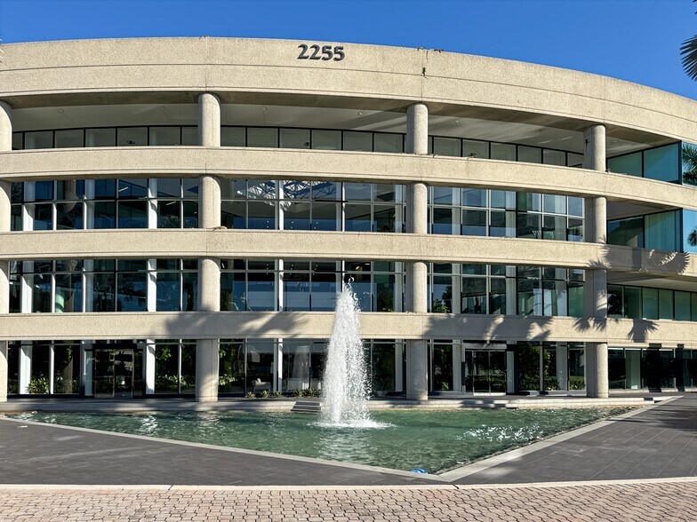 2255 glades Rd, Boca Raton, FL à louer - Photo de l’immeuble – Image 2 sur 22