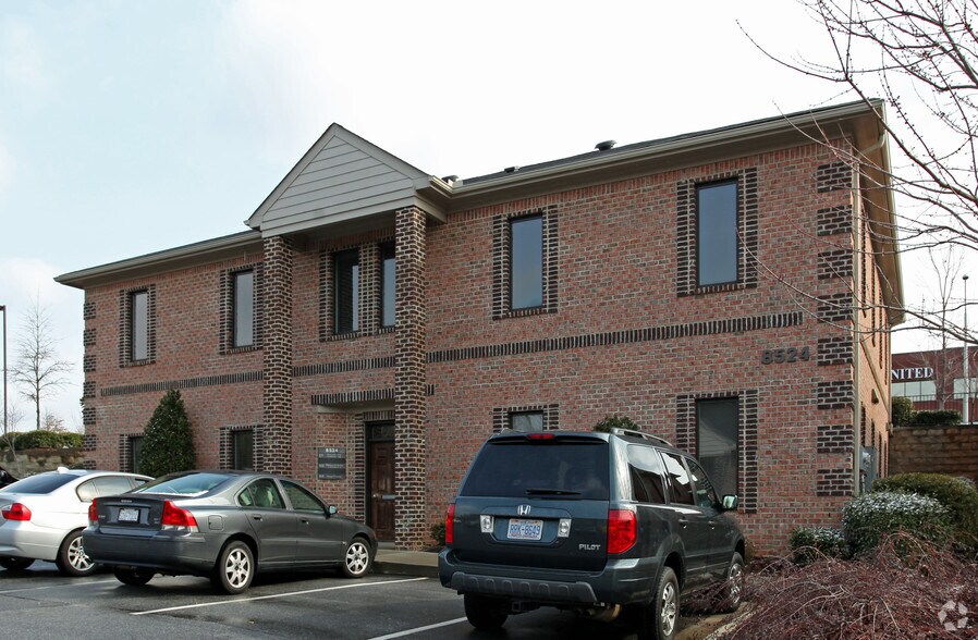8524 Six Forks Rd, Raleigh, NC à louer - Photo principale – Image 1 sur 9