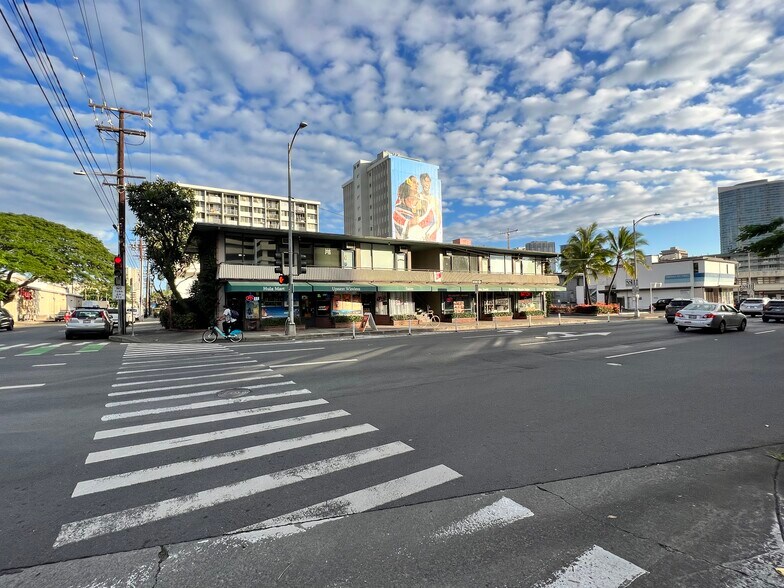 1023 Pensacola St, Honolulu, HI à louer - Photo de l’immeuble – Image 2 sur 13
