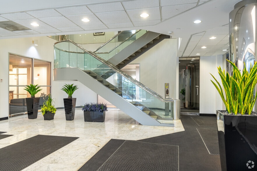 14 Walsh Dr, Parsippany, NJ à louer - Hall d’entrée – Image 3 sur 12