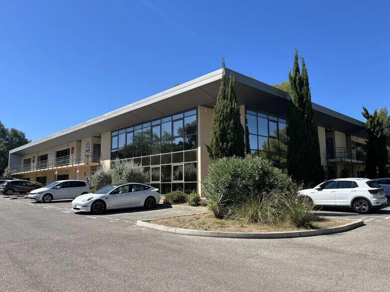 Bureau dans Six-Fours-les-Plages à louer - Photo de l’immeuble – Image 1 sur 2