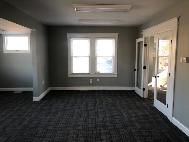 21 Route 37 E, Toms River, NJ à louer - Photo de l’immeuble – Image 3 sur 11