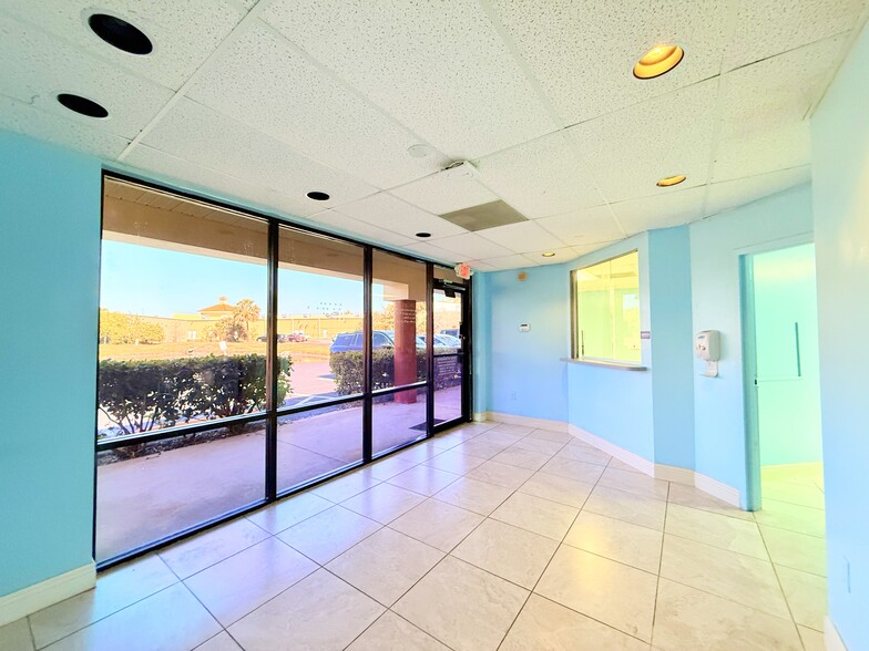 4545 Pleasant Hill Rd, Kissimmee, FL à louer - Photo intérieure – Image 2 sur 34