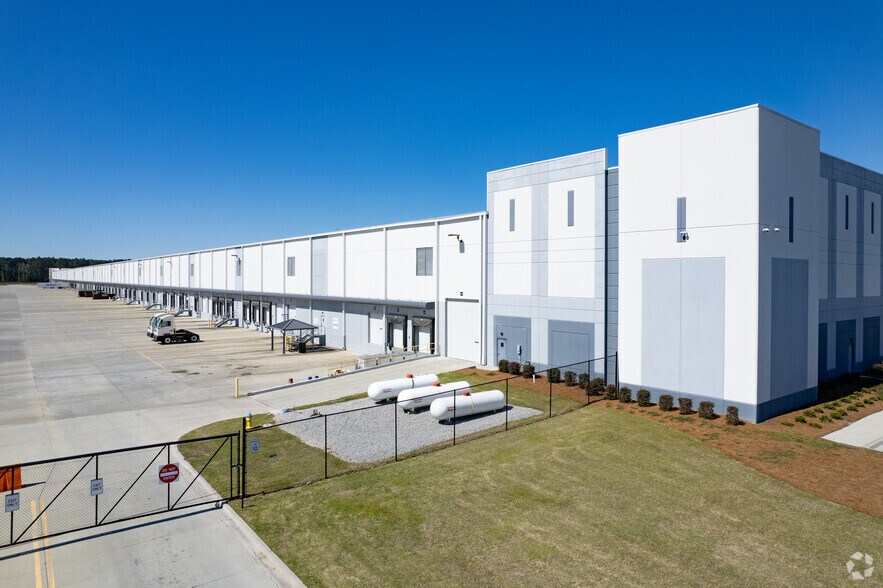 2008 Trade Center Blvd, Rincon, GA à louer - Photo de l’immeuble – Image 2 sur 4