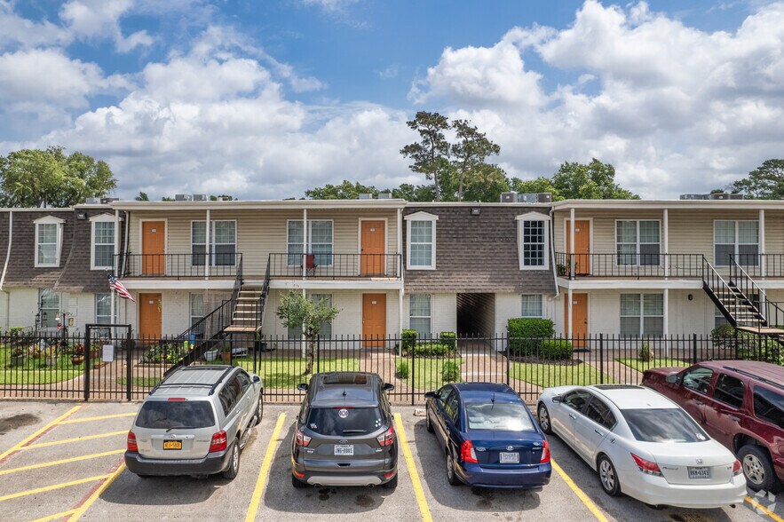 333 Uvalde Rd, Houston, TX à vendre - Photo de l’immeuble – Image 2 sur 20