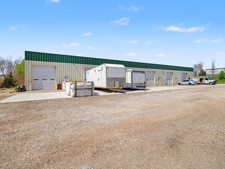 21909 R & R Rd, Gretna, NE à vendre - Photo de l’immeuble – Image 2 sur 19
