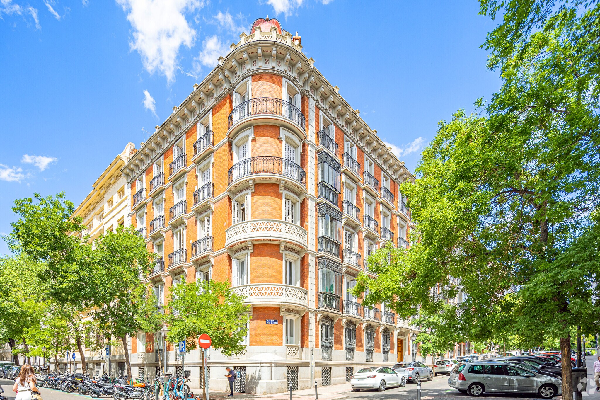 Calle De Juan De Mena, 19, Madrid, Madrid à louer Photo principale– Image 1 sur 3