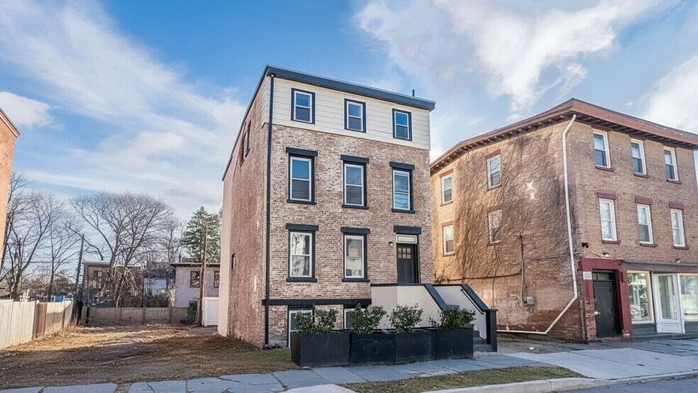 364 Liberty St, Newburgh, NY à vendre - Photo de l’immeuble – Image 3 sur 7